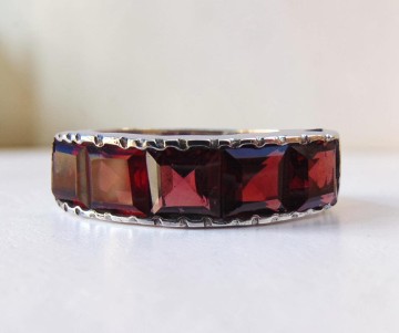 Modernist zilver en vierkant geslepen granaat rijring pr 4