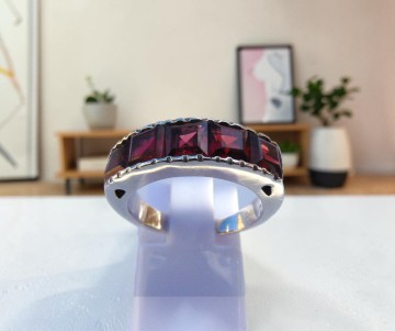 Modernist zilver en vierkant geslepen granaat rijring pr 5