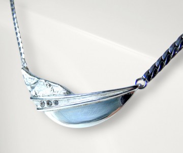 Modernist zilveren 3 diamant glad en ruig middenstuk ketting pr 2