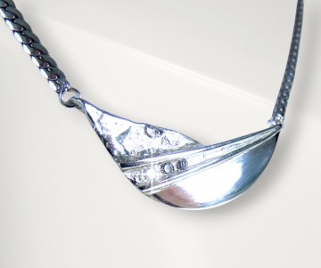 Modernist zilveren 3 diamant glad en ruig middenstuk ketting pr 3