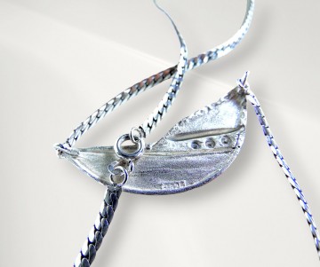 Modernist zilveren 3 diamant glad en ruig middenstuk ketting pr 5