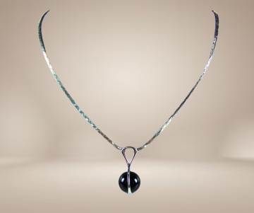 Modernistische 835 zilveren ketting hanger onyx streep beige achtergrond 2