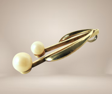 Modernistische art deco andreas daub dubbele parel hanger beige achtergrond 1