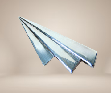 Modernistische flits vliegtuigje broche beige achtergrond 2