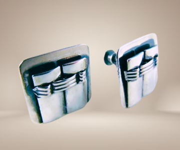 Modernistische sterling zilveren vierkante schroef oorbellen beige achtergrond 2