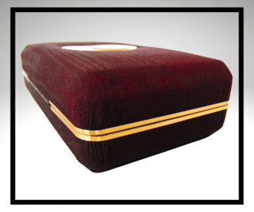 Monet sieraden doos zwart fluweel 2 grijze overloop lijst 5 4