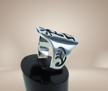 Mp zilveren kokopelli brede ring beige achtergrond 3