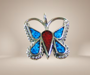 Native american navajo zilveren turquoise koraal chips inleg vlinder hanger beige achtergrond 2