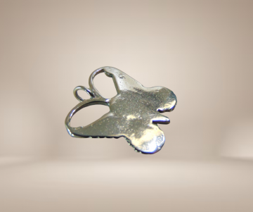 Native american navajo zilveren turquoise koraal chips inleg vlinder hanger beige achtergrond