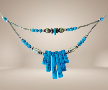 Native stijl liquid silver zilverkleur turquoise howliet ketting beige achtergrond 1