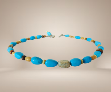 Natuurlijke turquoise been zaden zilver sluiting ketting beige achtergrond 3
