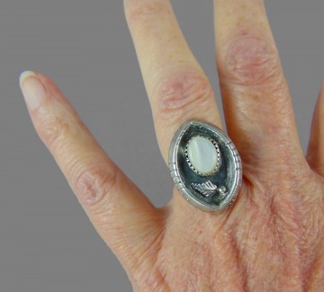 Navajo gegoten zilveren ruitvorm ring parelmoer 2