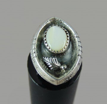 Navajo gegoten zilveren ruitvorm ring parelmoer 3