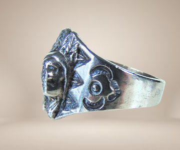 Navajo indianen kop ring zilver beige achtergrond 1