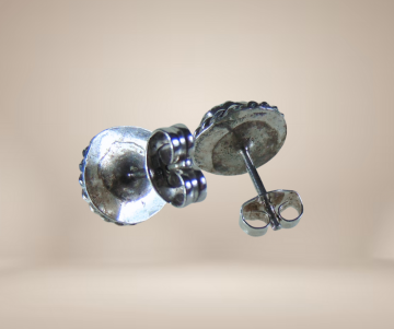 Navajo zilver turquoise oorbellen knopjes beige achtergrond