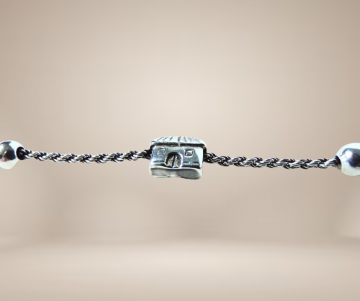 Nicole preziosi arezzo huisjes zilveren armband beige achtergrond 1