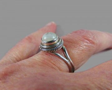 Nieuwe kleinere ronde touwwerk maansteen ring 1