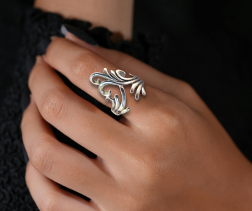 Nieuwe tribal lange zilveren krul ring op hand