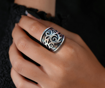 Nieuwe zilver ring breed tribal biker vlammen op hand