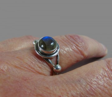 Nieuwe zilveren ring gespleten band 2 druppels ronde maansteen labradoriet 1