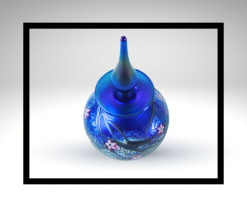 Okra 1990 blauw sprookjes parfum fles roze bloem lijst grijze achtergrond 3