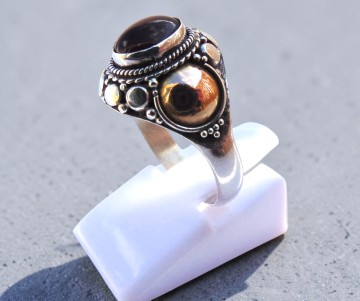 Oosterse zilver en verguld granaat ring pr 4