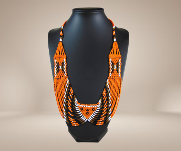 Oranje petit point beads vossenkop ketting beige achtergrond 3