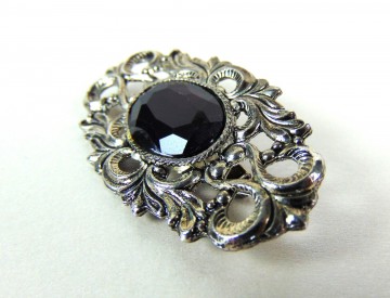 Ovale verzilverde opengewerkte broche dieppaarsrode glassteen 4