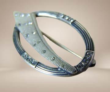 Ovale zilveren space age  beige achtergrond 1