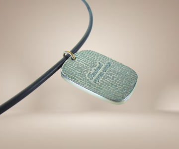 Pewter canada tinnen tribal hanger rubber ketting beige achtergrond