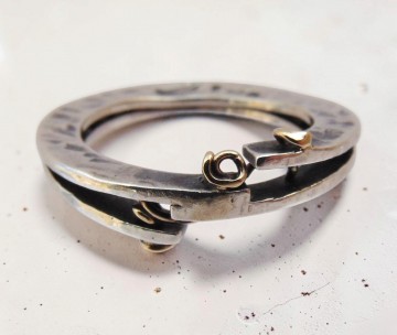 Platte gespleten brutalist modernist 14 k goud zilver gehamerde ring pr steen 3 0