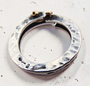 Platte gespleten brutalist modernist 14 k goud zilver gehamerde ring pr steen 5 0