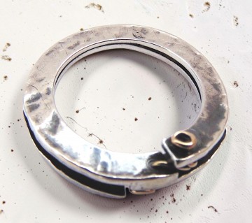 Platte gespleten brutalist modernist 14 k goud zilver gehamerde ring pr steen 6 0