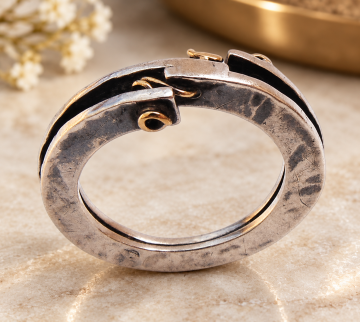 Platte gespleten brutalist modernist 14 k goud zilver gehamerde ring pr steen chat 0