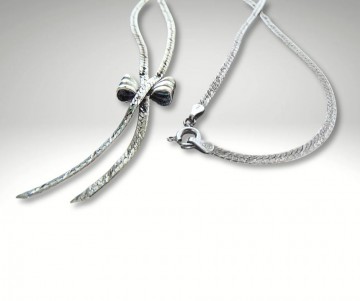 Platte schakel zilver strik ketting pt 1