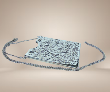 Reo zilveren repousse kaarthouder hanger ketting beige achtergrond 5