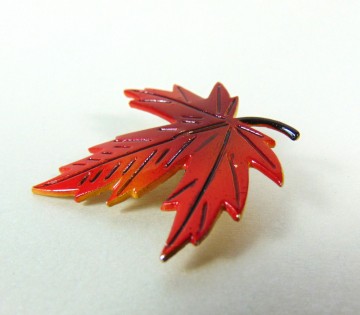 Rode herfstblad broche korea 3