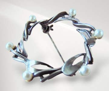 Ronde art deco zilveren broche met parels pr 4