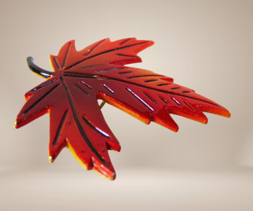 Rood email blad broche beige achtergrond 2