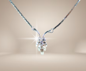 Sierlijke ketting met dainty blaadjes hanger kristal zilver beige achtergrond 3