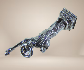 Sterling zilveren stanhope statue of liberty bedel hanger beige achtergrond 3