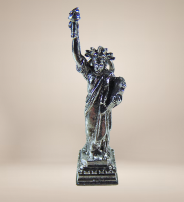 Sterling zilveren stanhope statue of liberty bedel hanger beige achtergrond 4