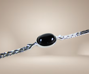 Teka theodor klotz modernistisch zilver schakelarmband onyx beige achtergrond 4