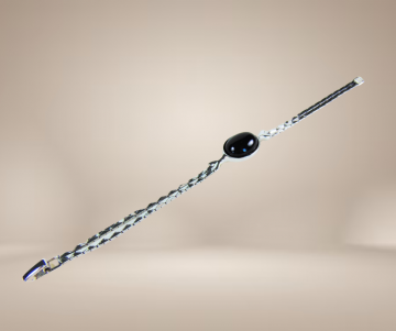 Teka theodor klotz modernistisch zilver schakelarmband onyx beige achtergrond 6