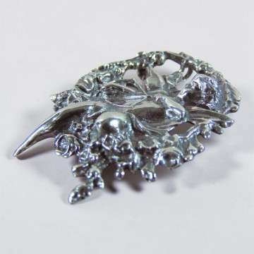 Timeless classics zilveren art nouveau cupido broche witte achtergrond 4