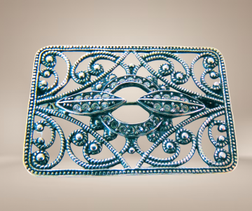 Timeless nieuwe zilveren rechthoekige opengewerkte broche art deco kristal beige achtergrond 1