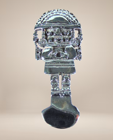 Tumi god peru zilveren hanger beige achtergrond 2