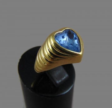 Vergulde grote ring blauw strass hart vintage 1