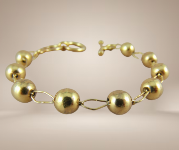 Vermeil verguld zilveren bolletjes schakel toggle armband beige achtergrond 1