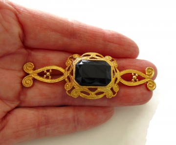 Victoriaanse lange sierlijk goudkleur broche zwarte steen 1
